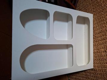 Japandi wit vakkenkast  beschikbaar voor biedingen