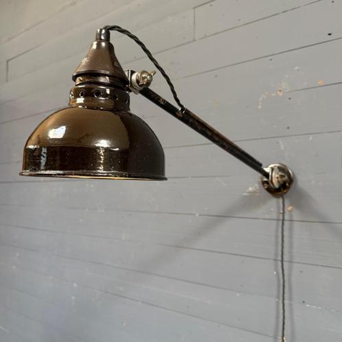 Vroege Rademacher wandlamp met grote emaille kap zwart oud, Huis en Inrichting, Lampen | Wandlampen, Gebruikt, Metaal, Overige materialen