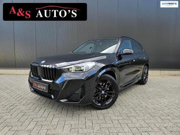 BMW X1 SDrive20i M Sport Panoramadak 360camera Hud Acc Sfeer beschikbaar voor biedingen