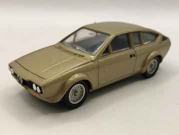 Solido 1305 Alfa Romeo Alfetta GTV goudkleur -GOED- M26 beschikbaar voor biedingen