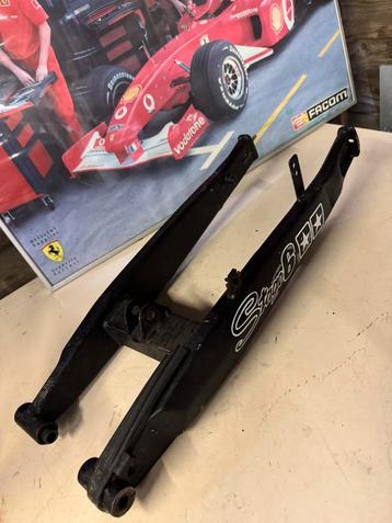 Achterbrug derbi senda xtreme 2007 zwart beschikbaar voor biedingen