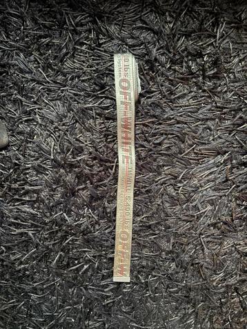 Off white riem grey beschikbaar voor biedingen