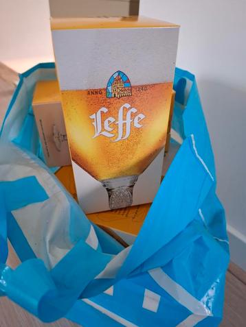 10 nieuwe Leffe glazen  beschikbaar voor biedingen