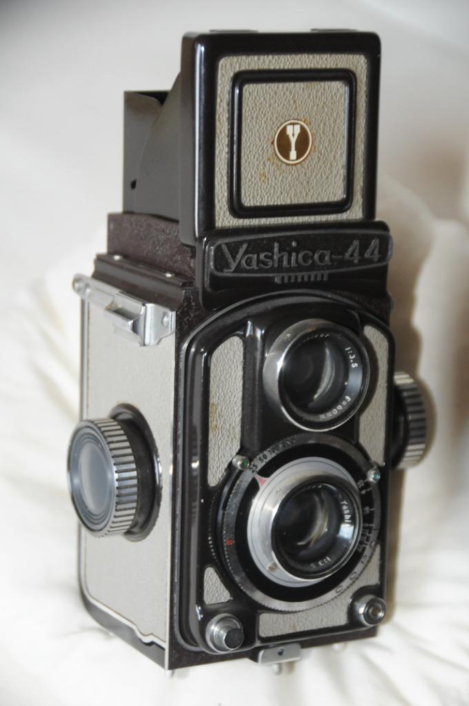 Yashica A 44 TLR, Audio, Tv en Foto, Fotocamera's Analoog, Zo goed als nieuw, Spiegelreflex, Overige Merken, Ophalen of Verzenden