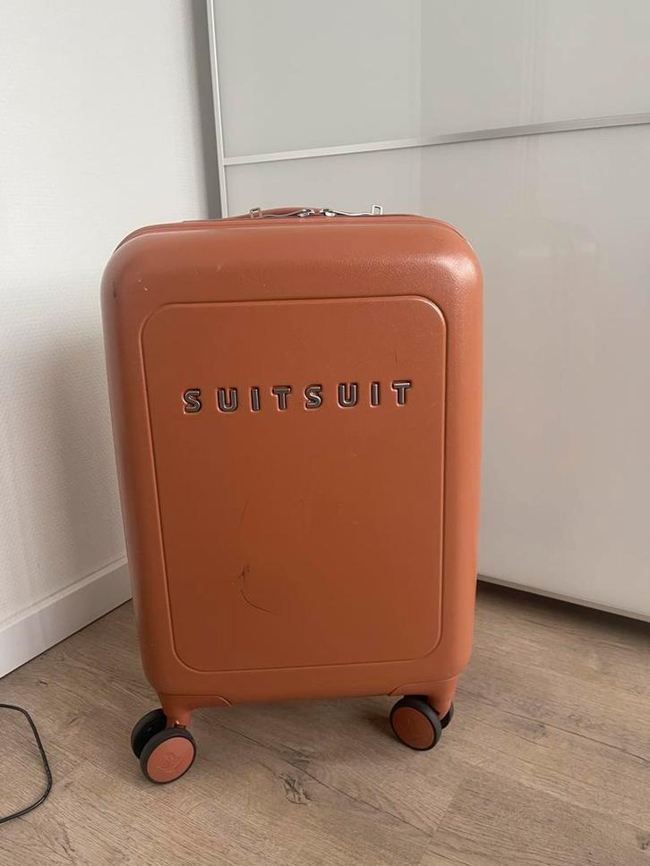 Suitsuit Koffertje Handbagage 55cm, Sieraden, Tassen en Uiterlijk, Koffers, Gebruikt, Hard kunststof, 50 tot 60 cm, 35 tot 45 cm