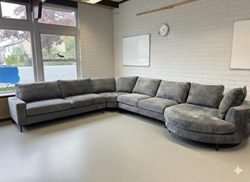 9-Pers UrbanSofa Designer Hoekbank – Luxe SHOWROOM MODEL beschikbaar voor biedingen
