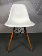 9 Vitra Eames  DSR stoel Wit onderstel Essen, Ophalen of Verzenden, Zo goed als nieuw, Wit, Metaal