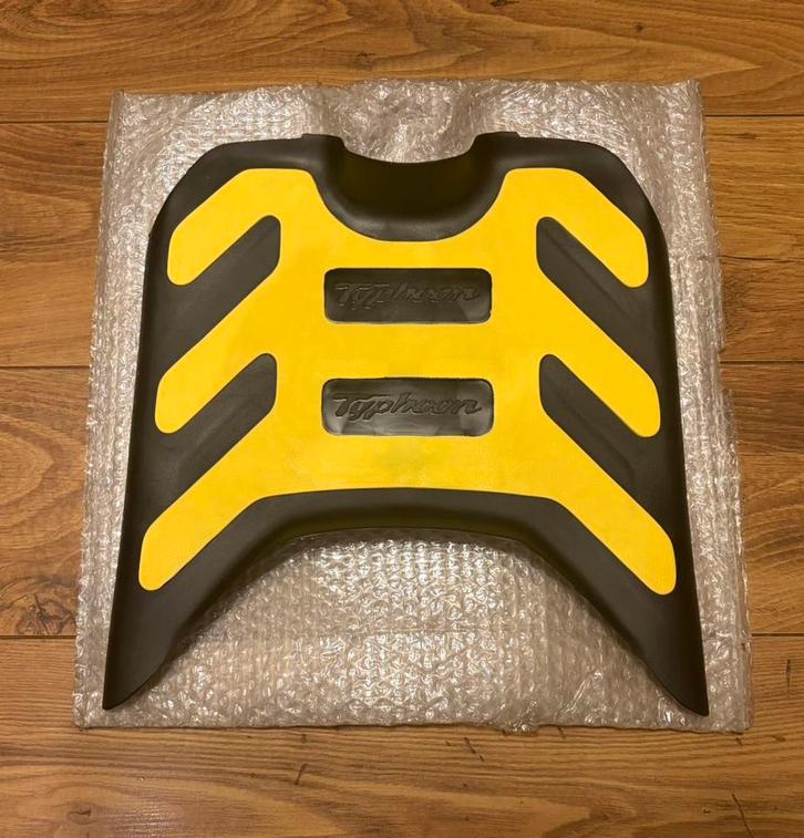 Piaggio Typhoon gele voetenmat NIEUW treeplankmat ZELDZAAM, Motoren, Tuning en Styling, Ophalen of Verzenden