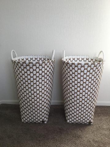 Mand/ wasmand  Handed By (2 stuks voor € 17,50) beschikbaar voor biedingen