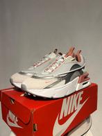NIEUW IN DOOS! Maat 42,5 - Nike Air Max Furyosa Red Stardust, Verzenden, Nike, Nieuw, Sneakers of Gympen