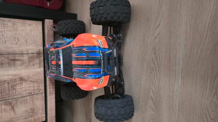Traxxas max v1 omgebouwd naar v2 wide body 4x4, Hobby en Vrije tijd, Modelbouw | Radiografisch | Auto's, Zo goed als nieuw, Onderdeel