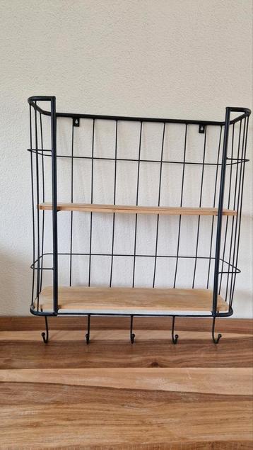 Industrieel wandrekje 64cm hoog x 51cm breed beschikbaar voor biedingen