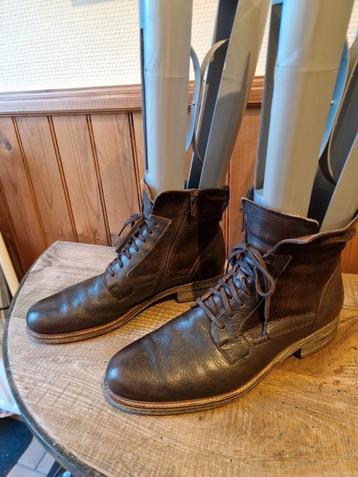 Gave halfhoge leren schoenen beschikbaar voor biedingen
