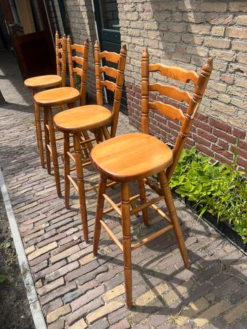 4 barkrukken hout beschikbaar voor biedingen