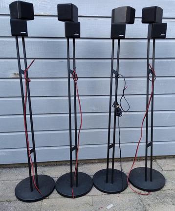 3x Bose Satelliet Speakers 2x met standaard , 1x los beschikbaar voor biedingen