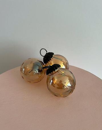 vintage glazen kerstballen met ingegraveerde sterren beschikbaar voor biedingen