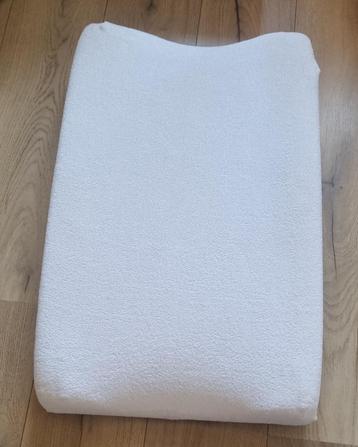 Verzorgingskussen / verschoningskussen / aankleedkussen  beschikbaar voor biedingen