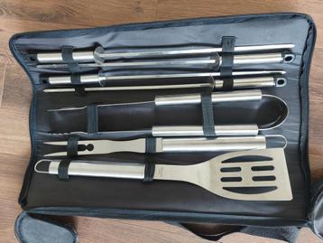Barbecue set in etui. beschikbaar voor biedingen