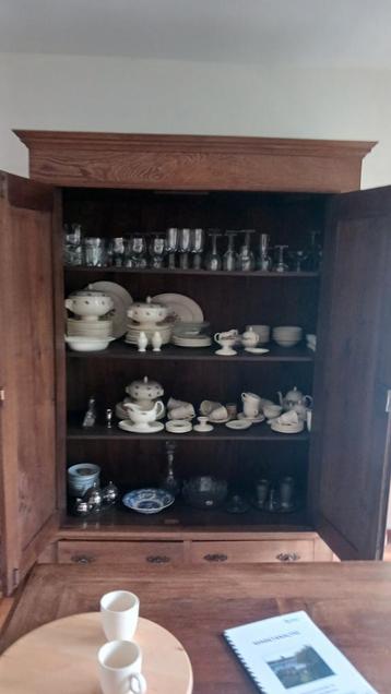 Antieke eikenhouten kast met deuren en 2 lades - afbeelding 3