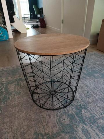 Trendy bijzettafeltje / opberger beschikbaar voor biedingen