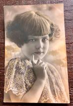 Oude Foto's / Ansichtkaarten - Vrouwen en Meisje Nederland P, Ophalen of Verzenden