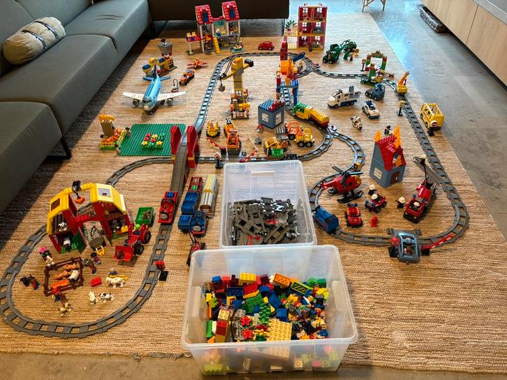 Complete Duplo stad; heeel veeel duplo!!, Kinderen en Baby's, Speelgoed | Duplo en Lego, Duplo, Ophalen