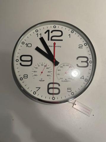 Oliver Hemming Wandklok - 300mm beschikbaar voor biedingen