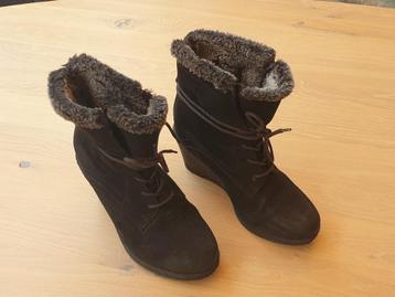 Zwarte Enkellaarsjes met bontrand beschikbaar voor biedingen