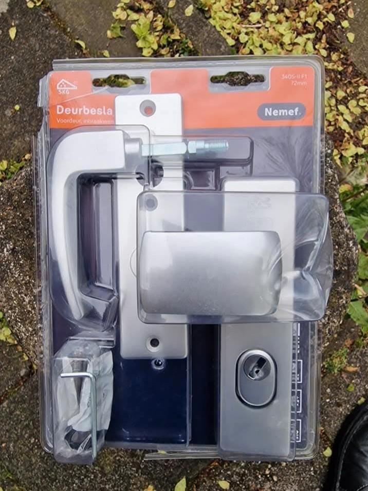 Nieuw Nemef Deurbeslag - Foutje, geen bon!, Doe-het-zelf en Verbouw, Hang- en Sluitwerk, Ophalen of Verzenden