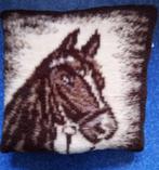 Zacht sierkussen met paard, Huis en Inrichting, Woonaccessoires | Kussens, Ophalen of Verzenden, Zo goed als nieuw, Bruin, Vierkant