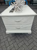 2 nachtkastjes wit, Tuin en Terras, Ophalen, Zo goed als nieuw, Kunststof, Overige typen