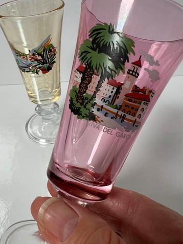 Vintage borrelglaasjes beschikbaar voor biedingen