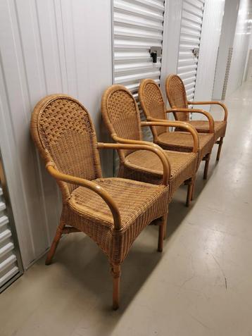 [MOET WEG] 4x rotan eetkamer stoelen beschikbaar voor biedingen