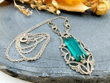 Zilveren ketting met groene steen in art deco hanger 44,5 cm beschikbaar voor biedingen