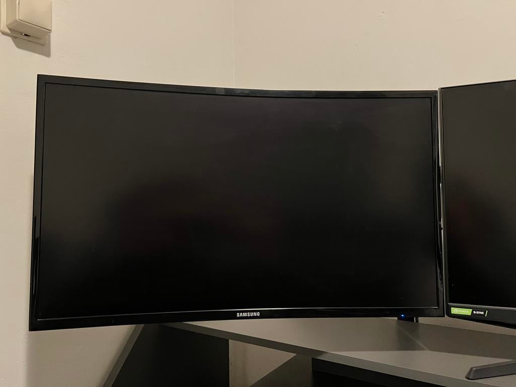 Samsung 27 inch Curved Monitor - 60Hz 1080p FullHD 4ms, 3 tot 5 ms, Curved, VA, Full HD