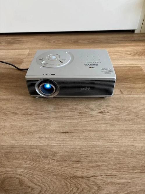 Sanyo SVGA beamer projector PLC-SW35, Audio, Tv en Foto, Beamers, Gebruikt, Overige technologieën, Overige resoluties, Verzenden