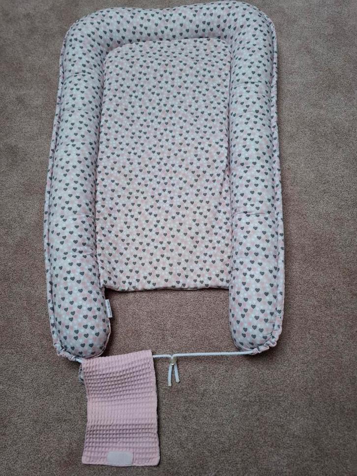 Babynestje met hartjesmotief, Kinderen en Baby's, Babywiegjes en Ledikanten, Zo goed als nieuw, Overige typen, Ophalen of Verzenden