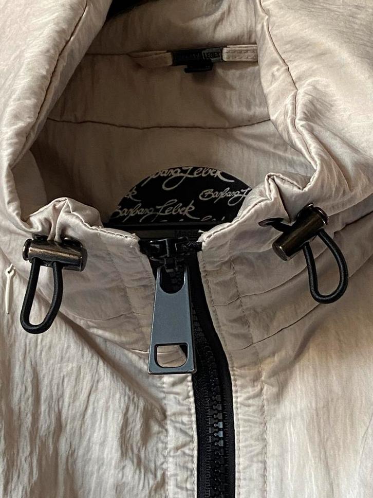 BARBARA LEBEK damesjas maat 38-40 zgan glanzend ecru, Kleding | Dames, Jassen | Zomer, Maat 38/40 (M), Beige, Ophalen of Verzenden