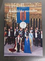 Boekje Koninklijke medailles, Verzamelen, Militaria | Algemeen, Ophalen of Verzenden, Overige soorten, Nederland, Boek of Tijdschrift