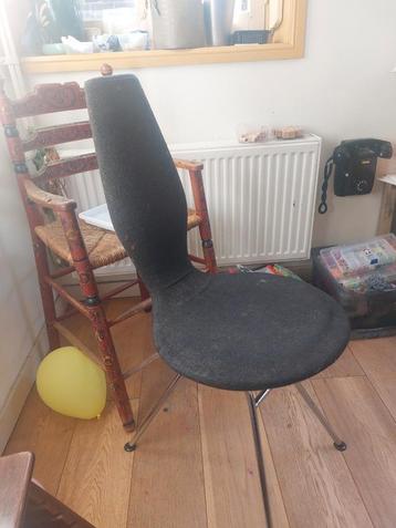 stokke date 3 stoelen beschikbaar voor biedingen