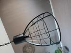 Metalen zwarte  hanglamp . bij Kwantum gekocht, Huis en Inrichting, Lampen | Hanglampen, Ophalen, Zo goed als nieuw