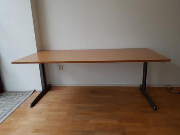 Ahrend bureau 180 x 90 cm in hoogte verstelbaar 