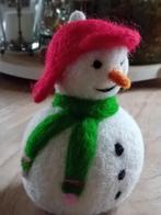 Genaaldvilt sneeuwpopje nr 2 .Naaldvilten. Wol., Ophalen of Verzenden, Nieuw, Figuurtje(s), Wolvilt