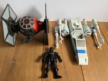 Star Wars ruimteschip en fighter met actiefiguur beschikbaar voor biedingen