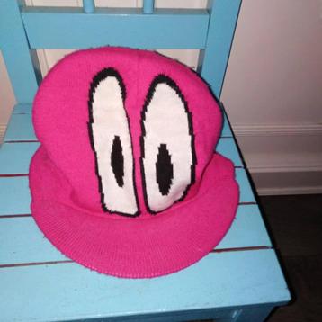 Roze Flugel muts beschikbaar voor biedingen