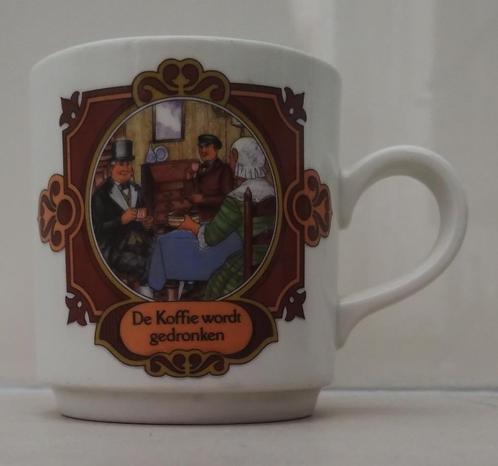Douwe Egberts mok de koffie wordt gedronken, Huis en Inrichting, Keuken | Servies, Zo goed als nieuw, Kop(pen) en/of Schotel(s)