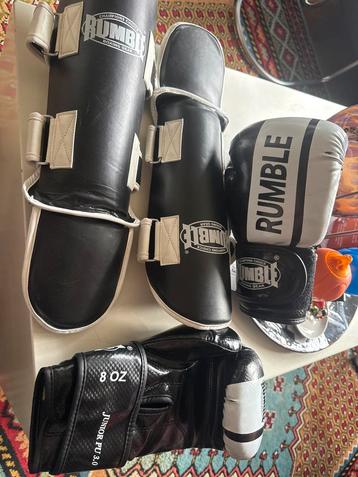 Boxersset: Handschoenen & Scheenbeschermers beschikbaar voor biedingen