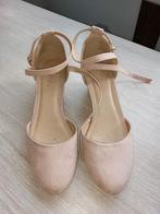 Sleehak schoenen maat 39- zo goed als nieuw!, Kleding | Dames, Ophalen of Verzenden, Zo goed als nieuw, Beige, Schoenen met lage hakken