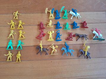 Vintage plastic cowboys, indianen en paarden beschikbaar voor biedingen