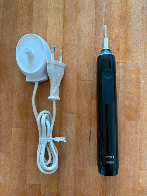 Oralb pro 3 3000 CrossAction elektrische tandenborstel, Sieraden, Tassen en Uiterlijk, Uiterlijk | Mondverzorging, Zo goed als nieuw